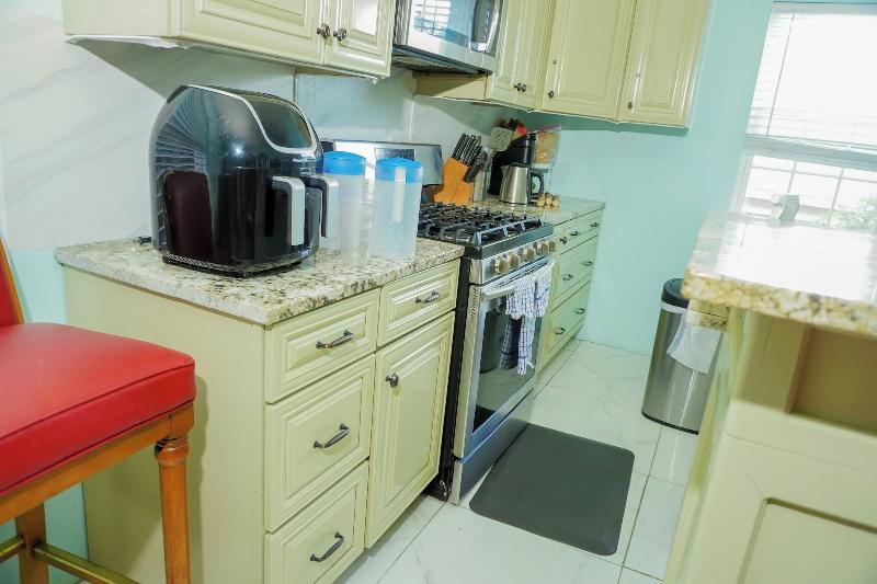 A Taste Of Jamaica Lavern Place image