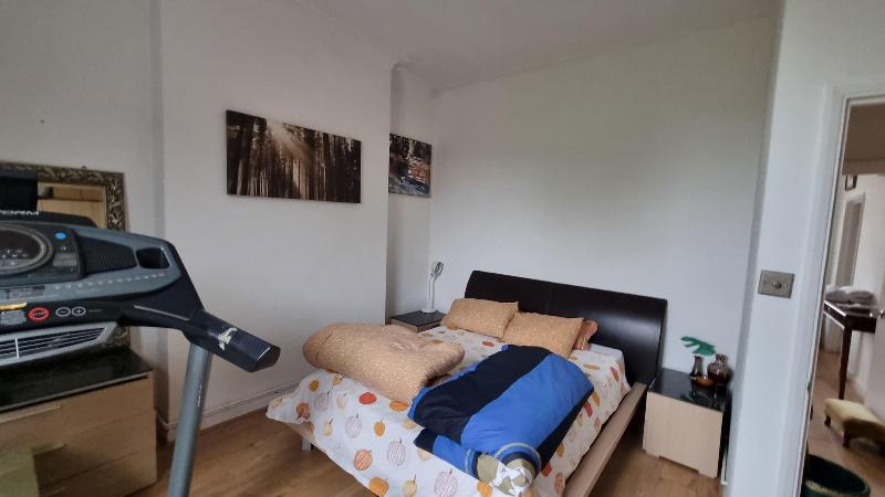 Extra Large One Bedroom Flat With Parking