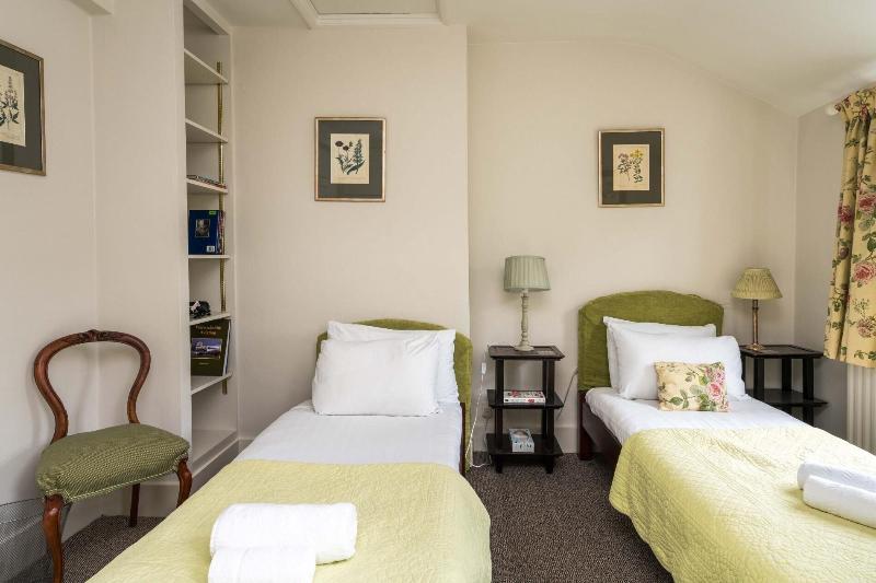Charming 2bd Garden House Hammersmith image