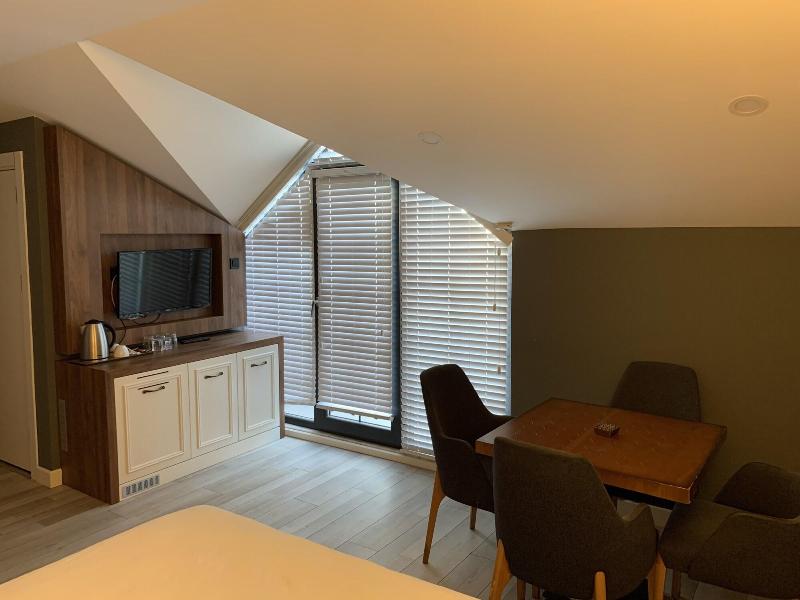 White Golden Suite Hotel image