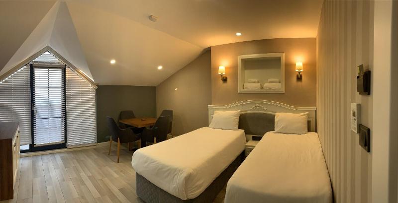 White Golden Suite Hotel image
