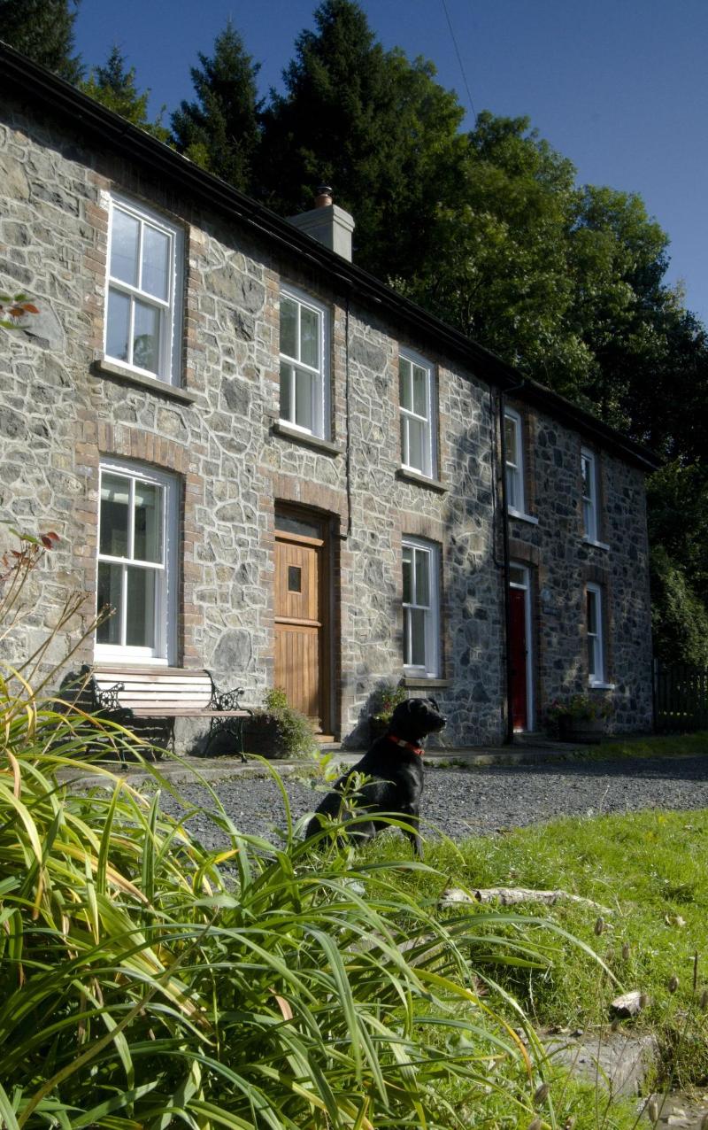 Bronfelin Troed Y Rhiw Holiday Cottages image