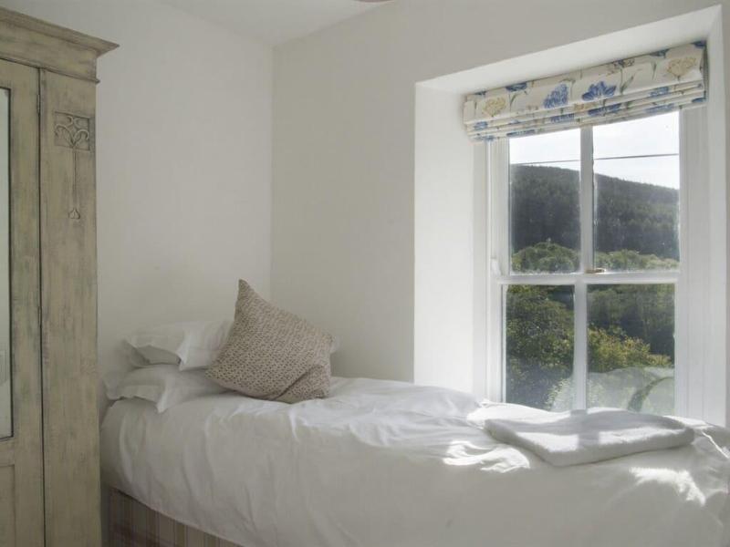 Bronfelin Troed Y Rhiw Holiday Cottages image