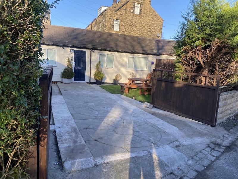 Inviting 1 Bed House In Bradford — general view