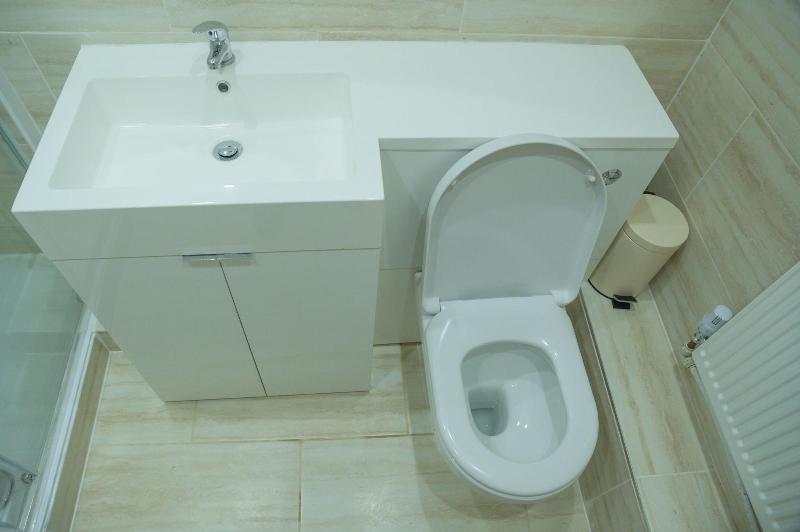 Inviting 1 Bed House In Bradford image