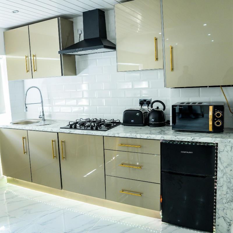 Inviting 1 Bed House In Bradford image
