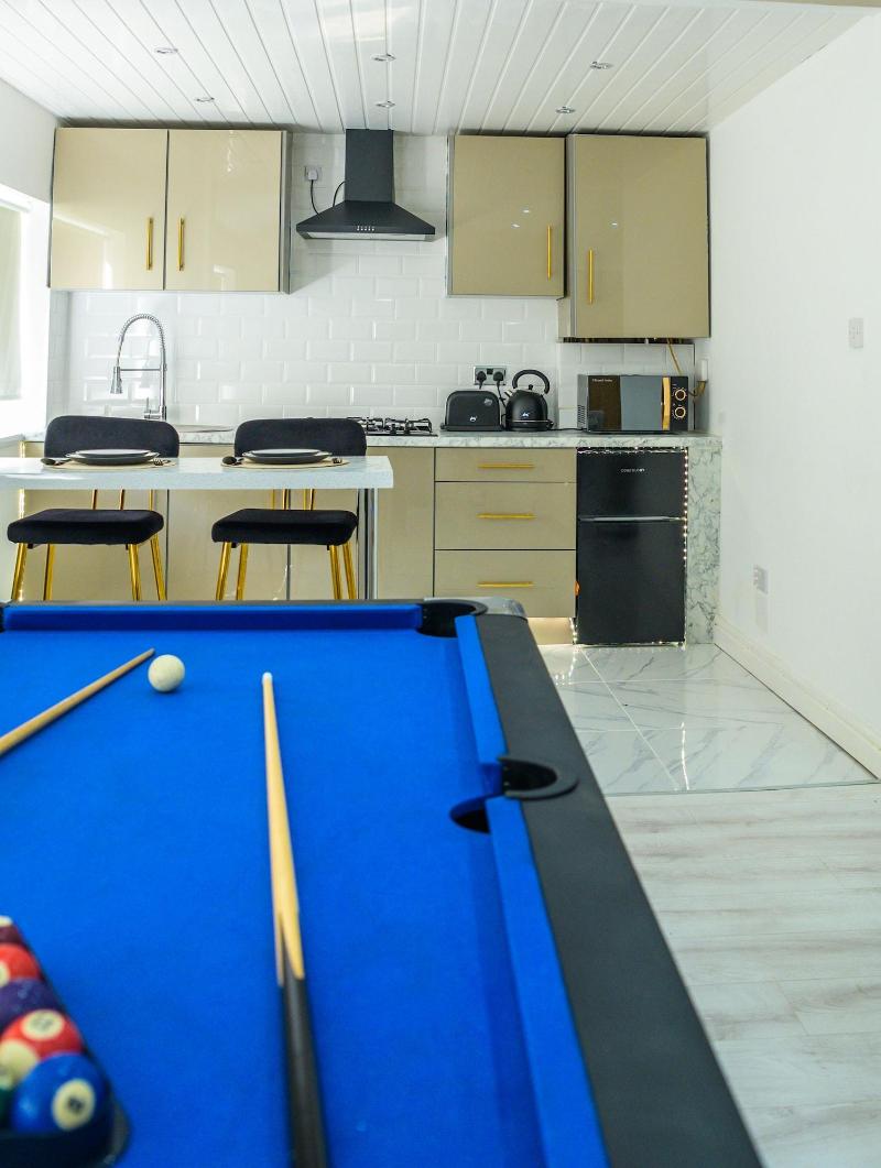Inviting 1 Bed House In Bradford image