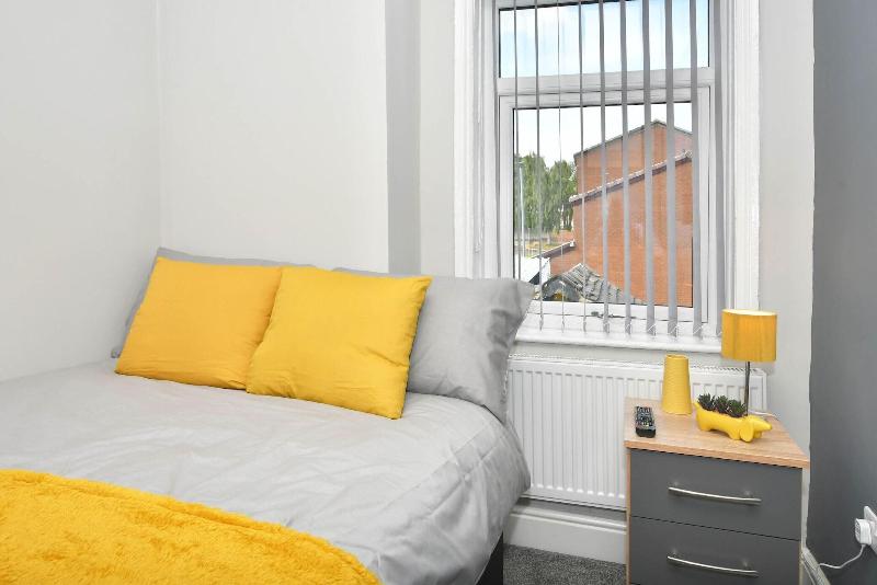 Townhouse Bucknall New Road Stoke image