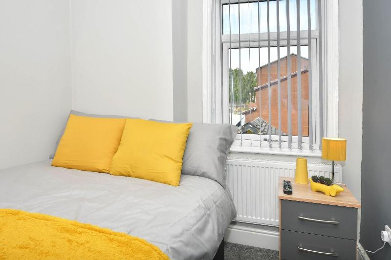 Townhouse Bucknall New Road Stoke image