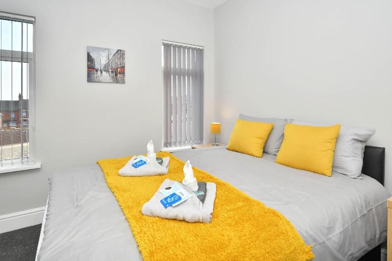 Townhouse Bucknall New Road Stoke image