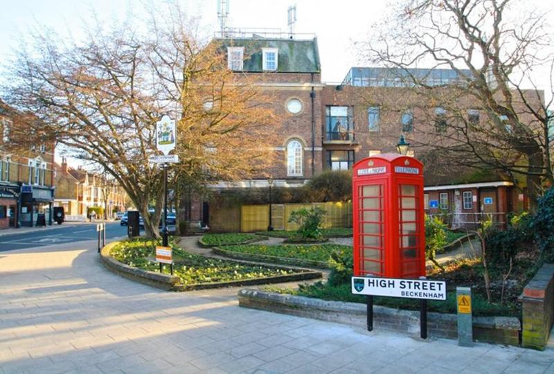 Beckenham High Street — general view