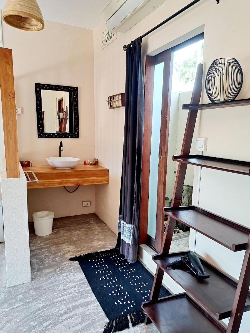 Laura S Guest House Samui image