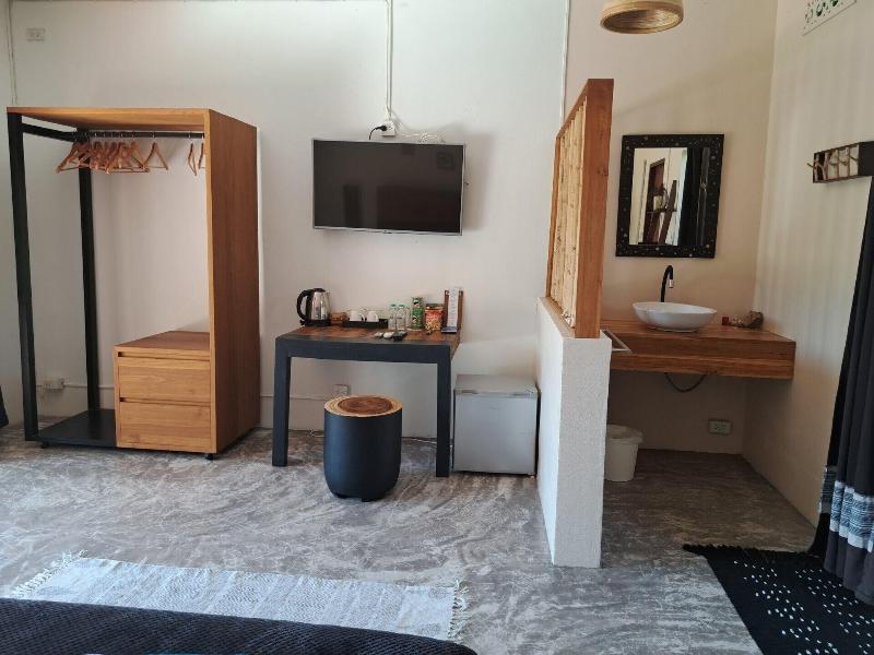 Laura S Guest House Samui image