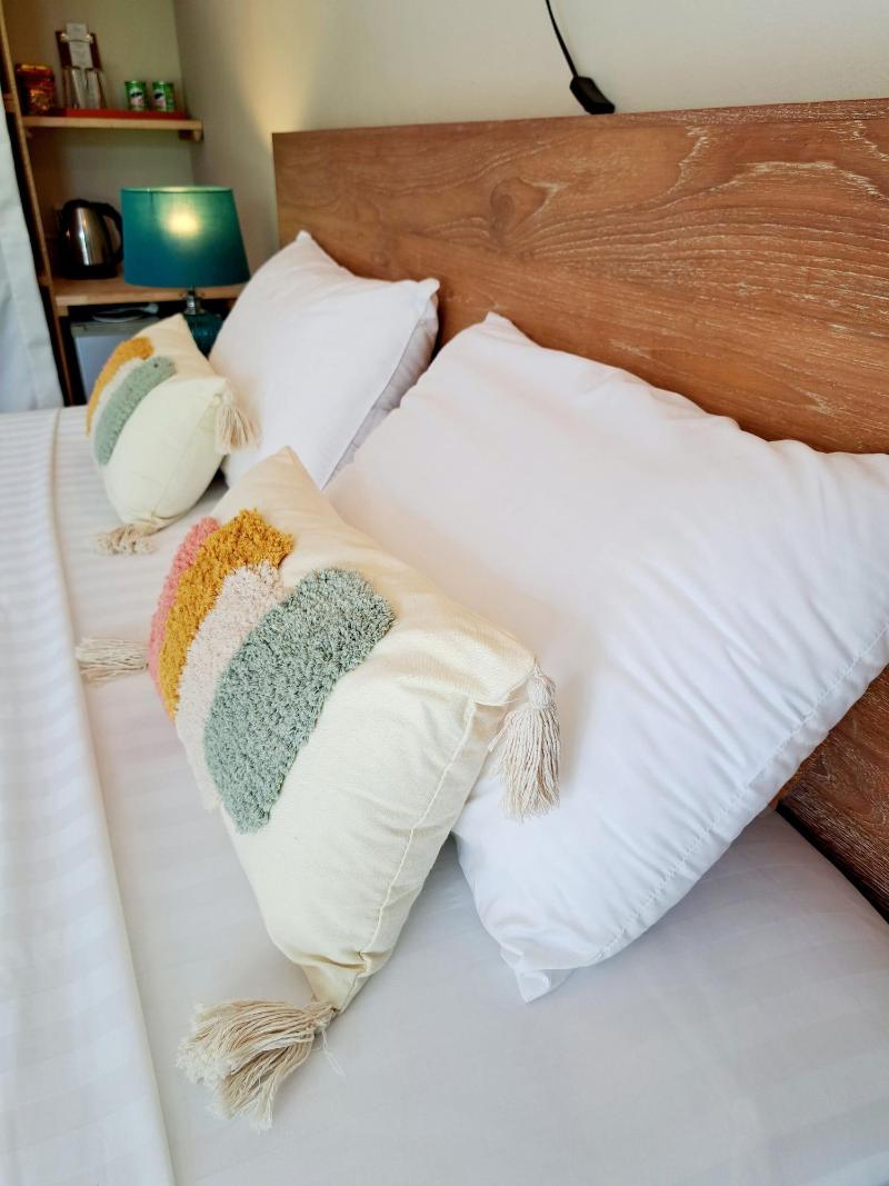 Laura S Guest House Samui image