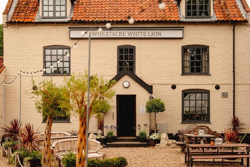 Wheatacre White Lion image