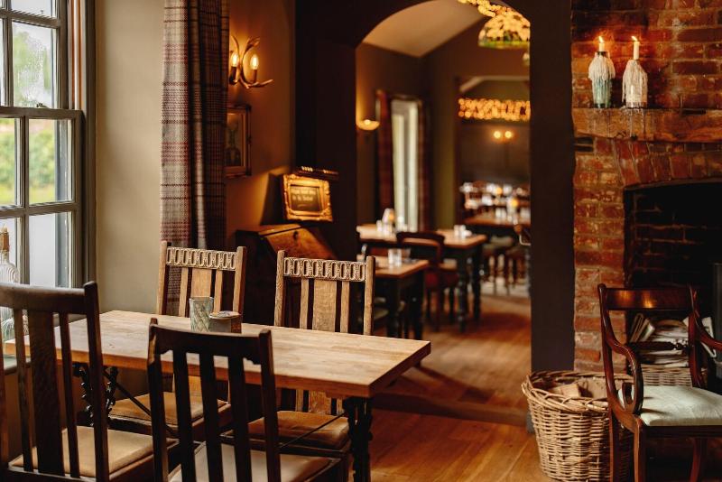 Wheatacre White Lion image
