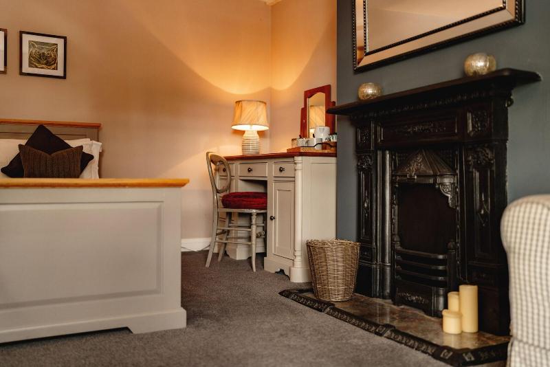 Wheatacre White Lion image