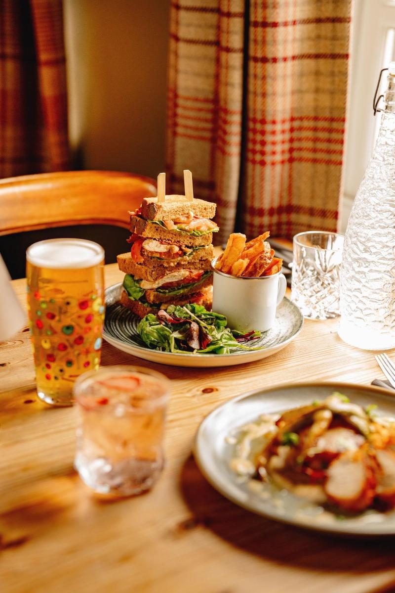Wheatacre White Lion image