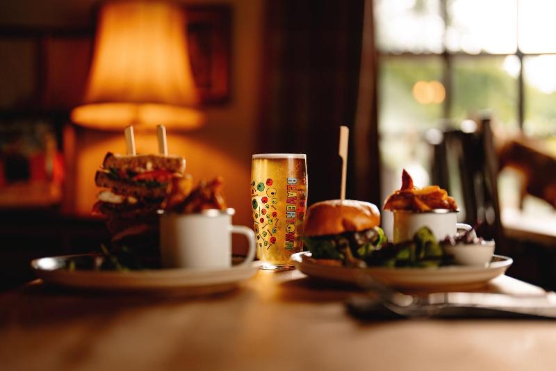 Wheatacre White Lion image