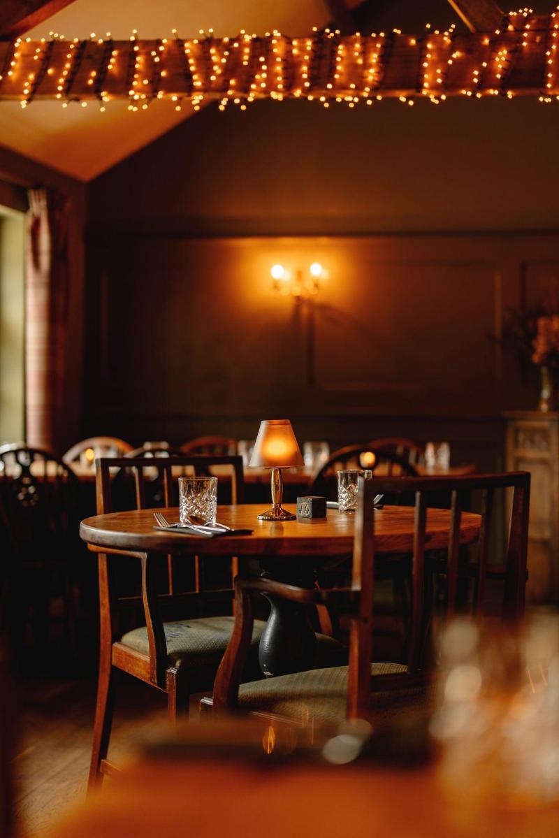 Wheatacre White Lion image