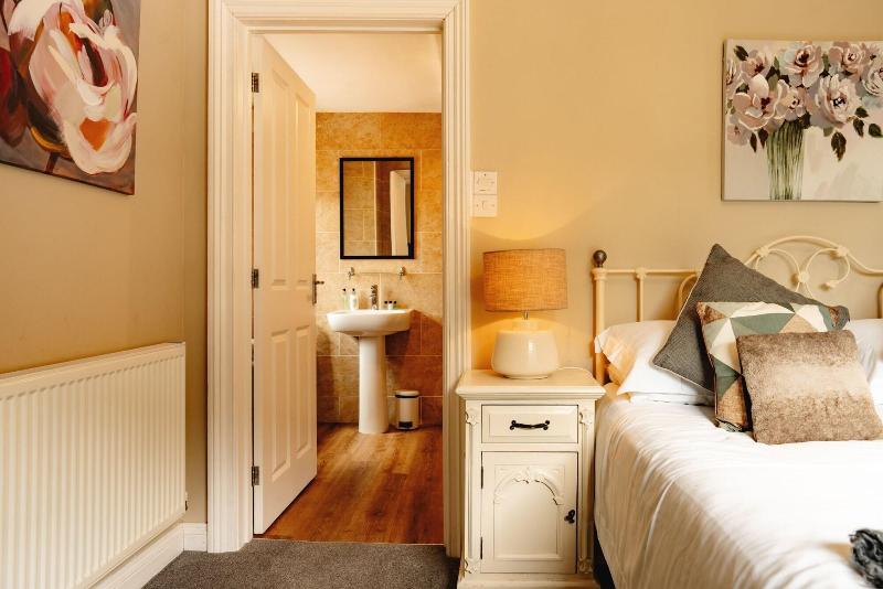 Wheatacre White Lion image