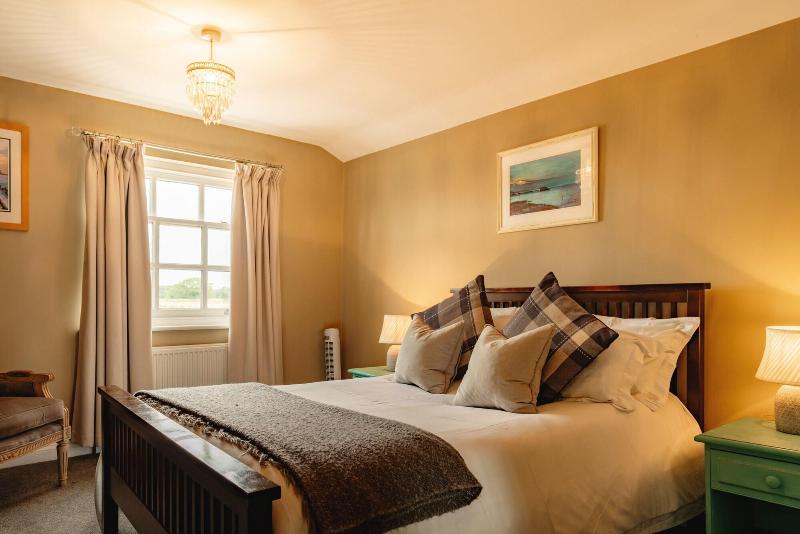 Wheatacre White Lion image