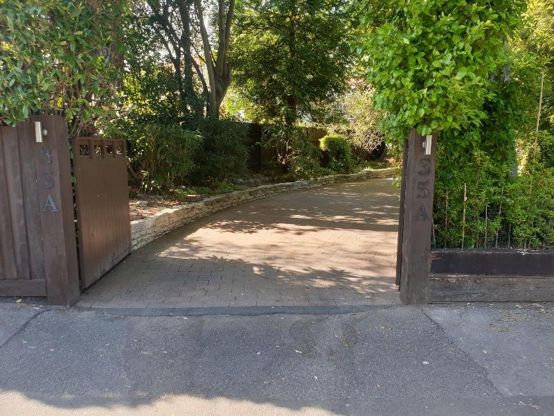 Little Robin Gate image