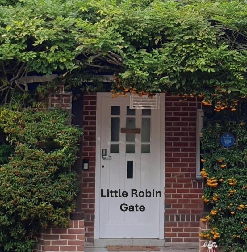 Little Robin Gate image
