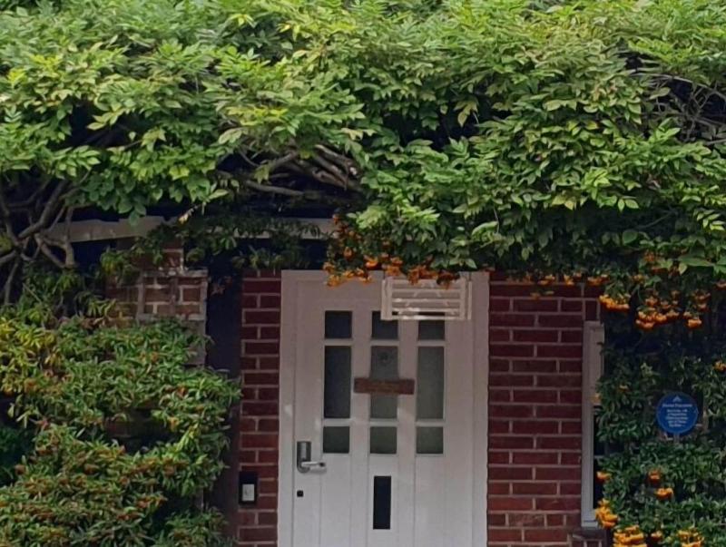 Little Robin Gate image