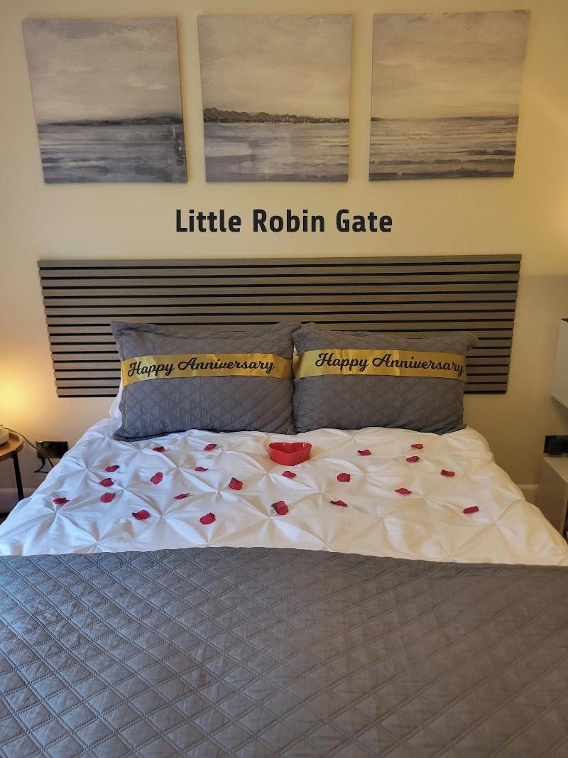 Little Robin Gate image