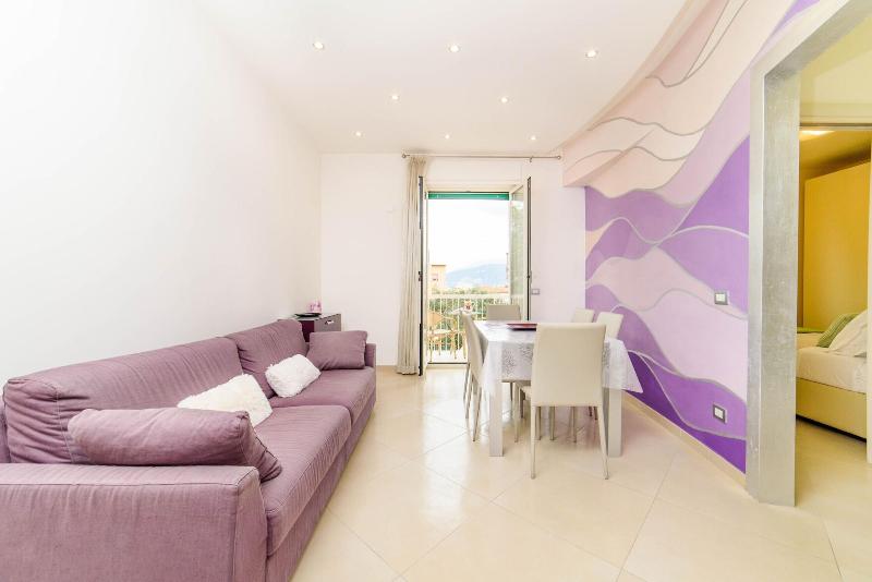 Estate4home L Onda Viola image