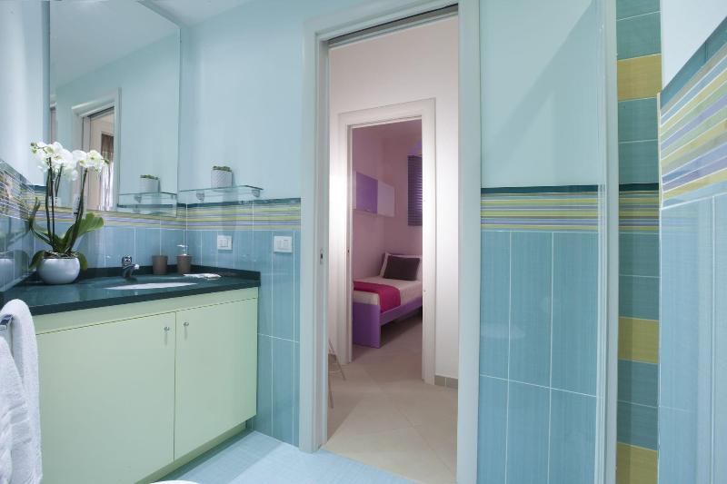 Estate4home L Onda Viola image