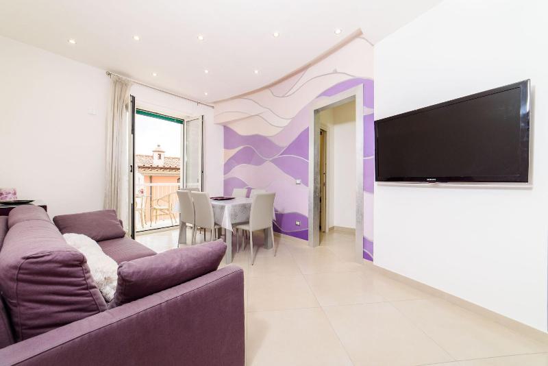 Estate4home L Onda Viola image