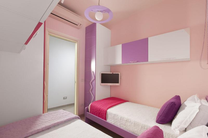Estate4home L Onda Viola image