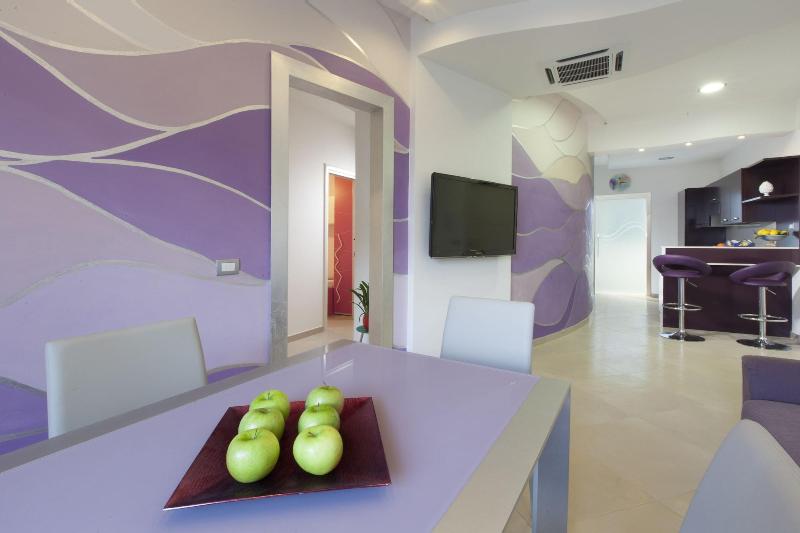 Estate4home L Onda Viola image