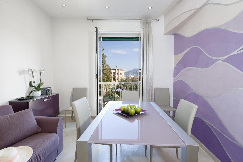 Estate4home L Onda Viola image
