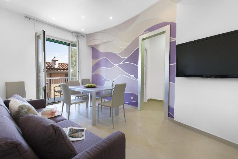 Estate4home L Onda Viola image