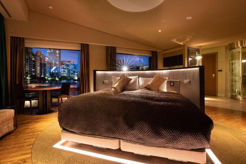 Petals Tokyo Floating Hotel image