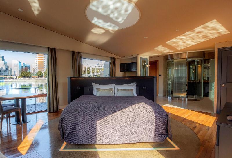 Petals Tokyo Floating Hotel image