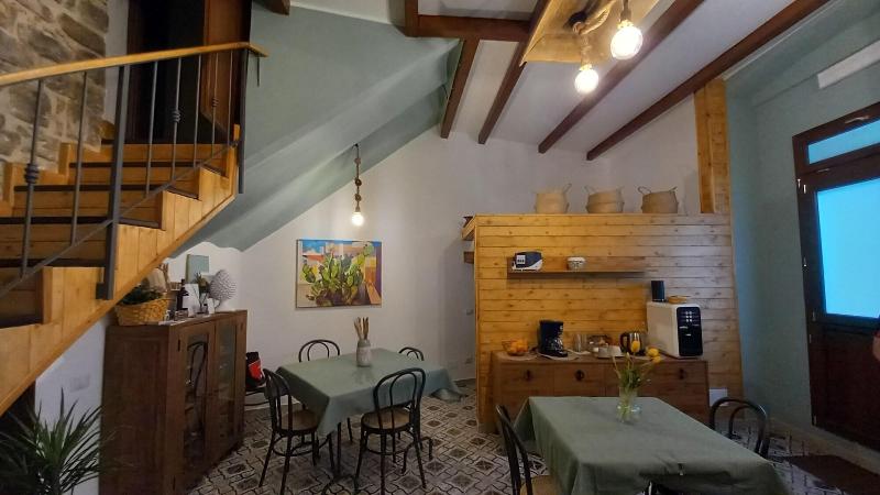 Cantunera Sicilian Room image