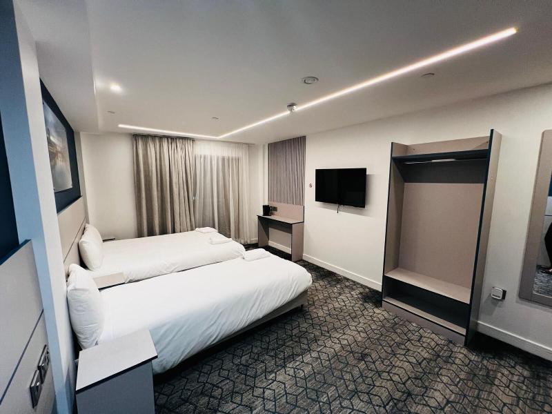 Ilford Grand Hotel image