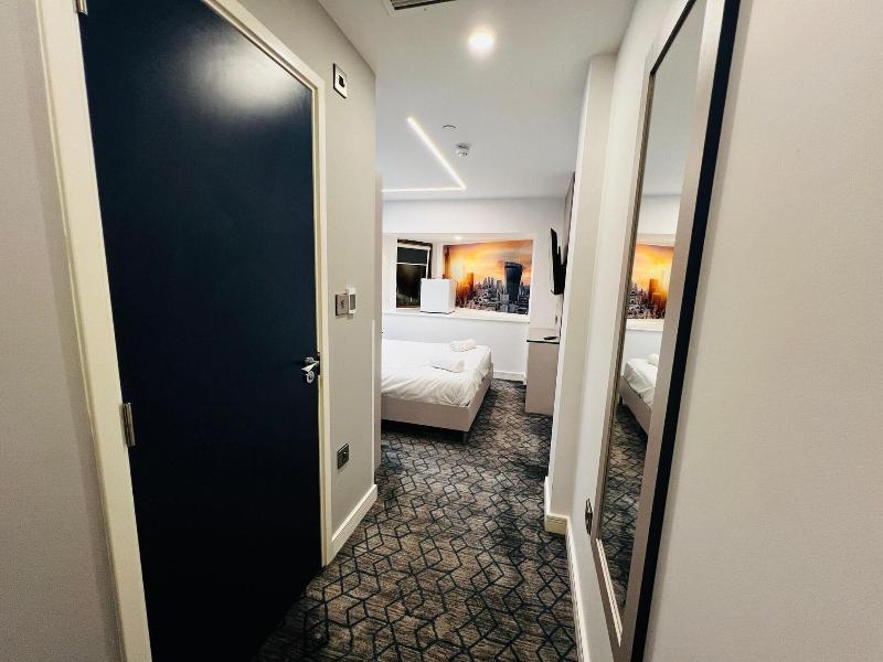 Ilford Grand Hotel image