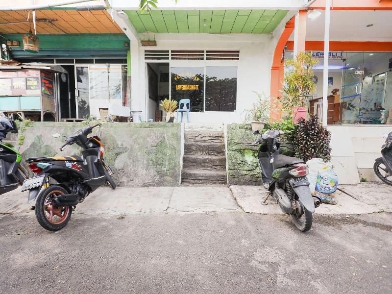 Spot On 91968 Penginapan Saweri Gading image