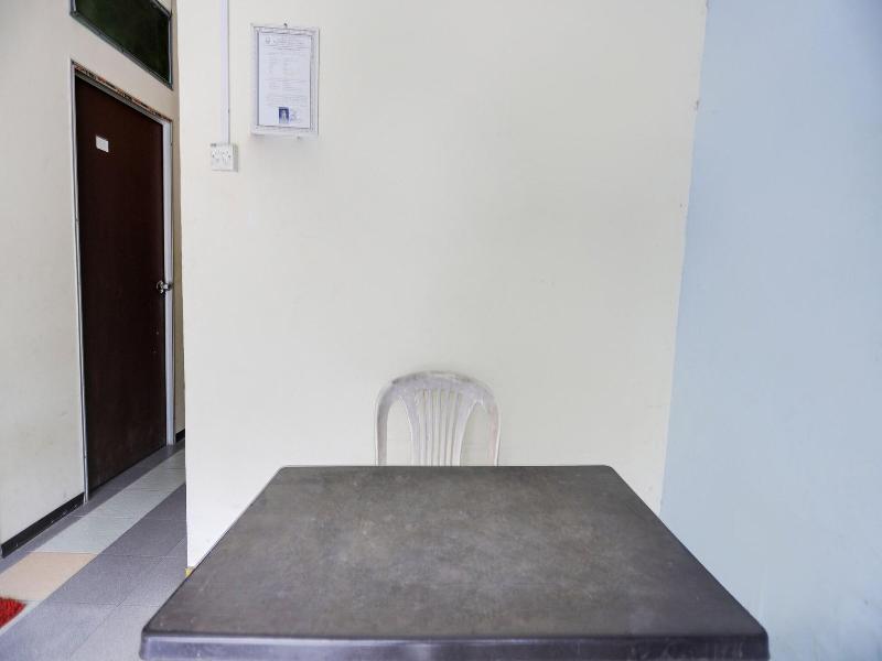 Spot On 91968 Penginapan Saweri Gading image