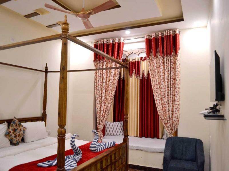 Rudraksh Hotel Restaurant image
