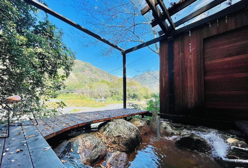 Mhuwe Hotspring — general view
