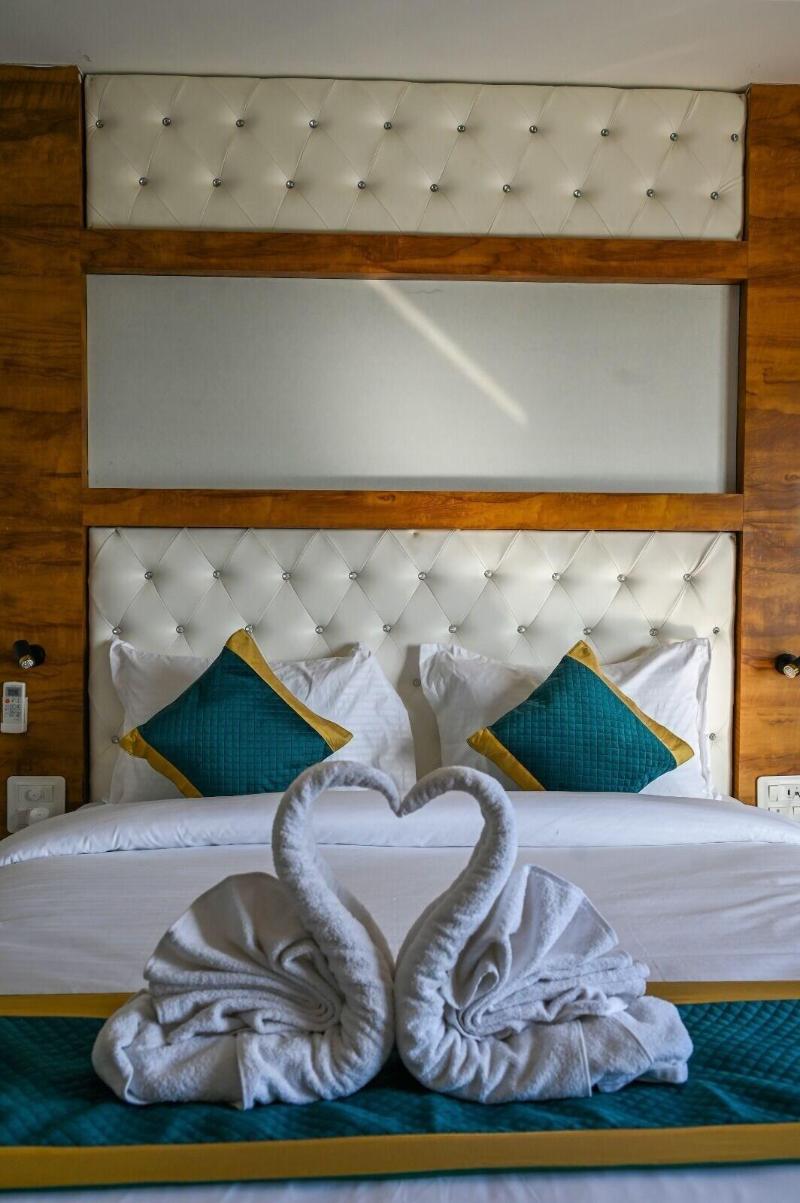 Hotel 7 Heaven image