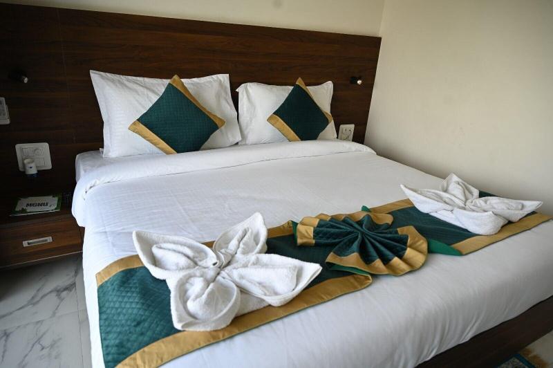 Hotel 7 Heaven image