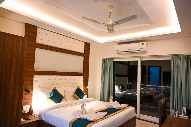 Hotel 7 Heaven image
