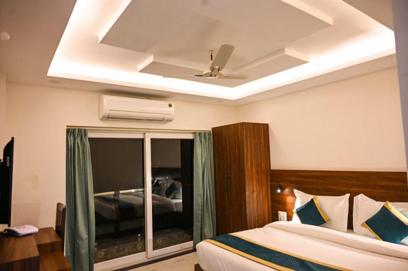 Hotel 7 Heaven image